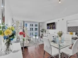Amazing 1 Bed in Brickell key With FREE PKG
