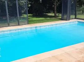 Spacieuse Villa à Firfol avec piscine privée et jardin