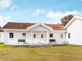 3 person holiday park home in L s, hotell i Læsø