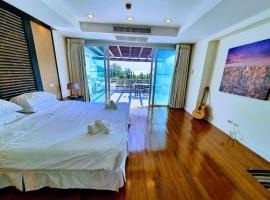 Large Apartment In Lovely Panwa - All Welcome!, hotel v destinaci Ban Ao Makham