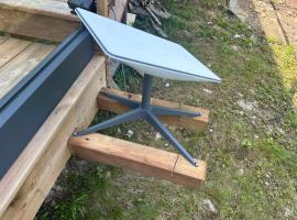 garbage cottage do not book, hotel in Hindon Hill