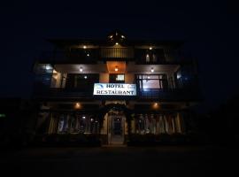 ๋ผ๋ํท์ ์์นํ ํธํ
Hotel Amarsa Sahaj