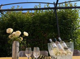 Maison aux pieds des Alpilles, hotell sihtkohas Saint-Étienne-du-Grès