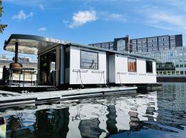 Hausboot Tegel、ツォイテンの船上ホテル