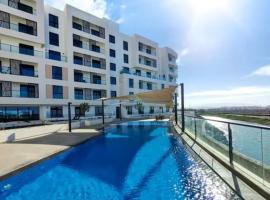 Beachfront 2BHK apartment at Al Mouj, günstiges Hotel in Seeb