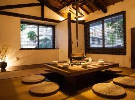 Classical Japanese style&Modern house Chill out囲炉裏