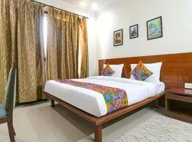 Tipsyy Inn Suites 020