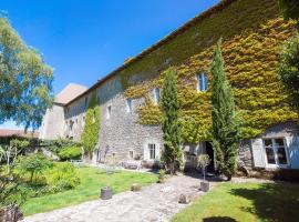 Maison d'Hôtes de l'Ancien Couvent des Carmes, smještaj s doručkom u gradu 'Mortemart'