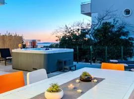 Aura, modern apartment with private jacuzzi