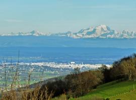 Gites Des Esselards, hótel í Yzeron