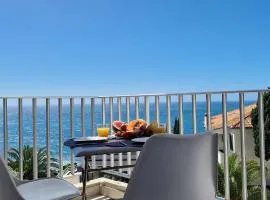 Ponta Beachside by LovelyStay