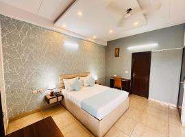 Comfort stay Noida sector 19, מלון בנוידה