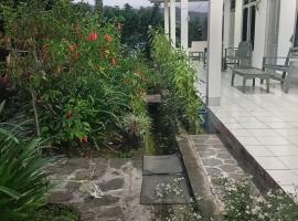 Hidayah homestay, готель у місті Келімуту