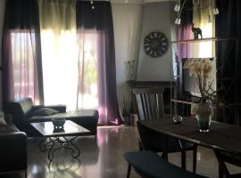 Luxury-Elegant apartment in the heart of Patras​, hotel en Patras