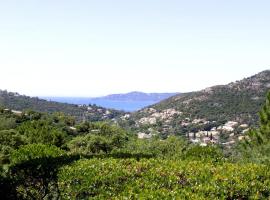 Chambre d'hôtes vue sur mer accés indépendant, B&B din Le Rayol-Canadel-sur-Mer