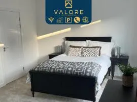 Outstanding 4-Bedroom Town House By Valore Property Services