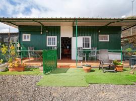 Casa Container Guía de Isora, hotel in Guía de Isora