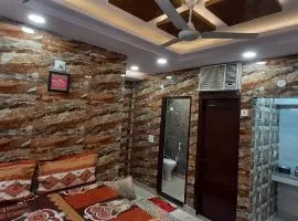 Diplomat luxury home stay in private apartment with kitchen, washroom, wifi , Android tv, fridge in cream location of posh south delhi foreiner area of lajpat nagar, safst locality of Delhi for single females
