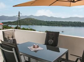 Awesome Apartment In Veli Iz With House Sea View, hotel in Veli Iž