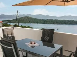 Awesome Apartment In Veli Iz With House Sea View