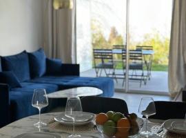 Royal Park lake view apartment, hotel v destinaci Évian-les-Bains