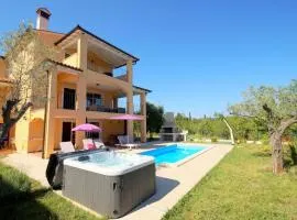 Lovely villa with pool, wellness and fenced garden