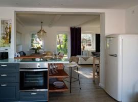 Holiday apartment Fiete on the Julshof, hotel with parking in Humptrup