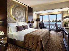 Anantara Riverside Bangkok Resort, хотелски комплекс в Банкок