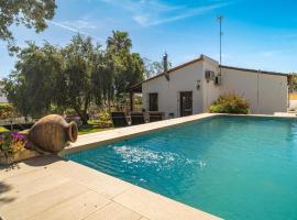 4 Bedroom Stunning Home In Guillena, hotel in El Garrobo