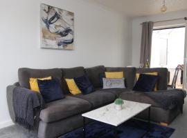Comfy 2-Bedroom House in Parkgate - Ideal for Contractors/Business Travellers，羅瑟勒姆的度假屋