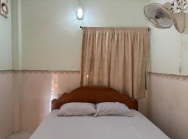 Palm Tree Quest House, bed and breakfast en Battambang