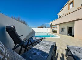 Holiday Home 4all by Interhome, hotel di Maslenica