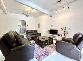 Cozy 10 Entire House 4 Bedroom At Alma Bukit Mertajam, holiday rental in Bukit Mertajam