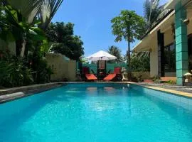 Superb family friendly villa with pool and only 500 metres from beach