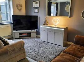 New - Modern Home from Home, 3 bedrooms, 2.5 bath, hotel with parking in Plymouth