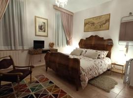 D'Amico Home Experience - Frosinone Centro، فندق مع موقف سيارات في فروزينوني