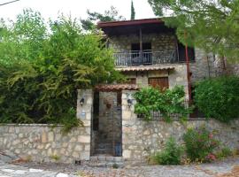 Mariolata Vintage Stone Villa - 4 Season Escape, cheap hotel in Marioláta