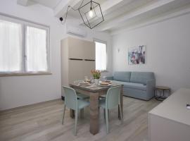 Nuovo Appartamento in Pieno Centro con WiFi E Clima, lägenhetshotell i Civitanova Marche