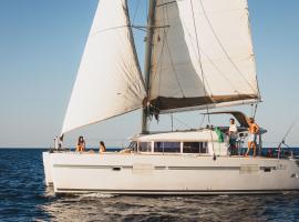 Catamaran Lagoon 400، فندق في مدينة إيبيزا