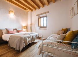 Preciosa Casa Renovada Centro Histórico 11 personas, villa à Séville