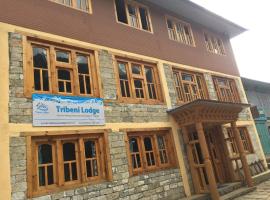 Tribeni Lodge Restaurant And Bar, B&B in Phakding