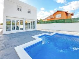 Beautiful Home In Riba-roja De Turia With Private Swimming Pool, Can Be Inside Or Outside, khách sạn ở Riba-Roja De Turia