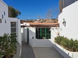 Beautiful 1-Bed House 'Oficina' Finca Vistamar, holiday home in Salobre