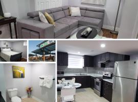 Luxurious 1BR-1BA Apartment Bright Spacious with free parking, feriebolig i Brampton