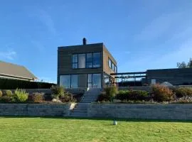 Guestly Homes - 4BR Serene Villa with Garden