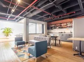 Dormitorios en Medellín con áreas comunes, Coworking - Be Together by Roots Rentals TOG HAB