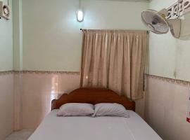 Palm Tree Quest House, hotel u gradu 'Battambang'