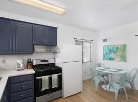 Designer Poolside 1Bed1Bth Retreat