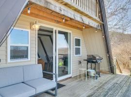 A-Frame Catskills Cabin with Scenic Views and Hot Tub!, pet-friendly hotel in Stamford