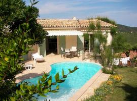 Villa de 2 chambres avec vue sur la mer piscine privee et jardin clos a Les Issambres a 2 km de la plage, casa de férias em La Garonnette-Plage